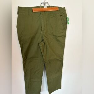 Brand new women’s Gap Khakis.